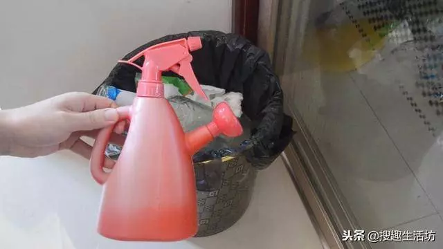 風油精加牙膏混合,作用太棒了,一年能省下不少錢,越早知道越好