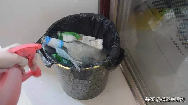 風油精加牙膏混合,作用太棒了,一年能省下不少錢,越早知道越好