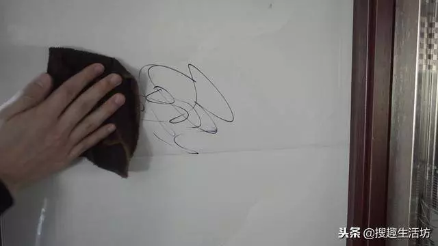 風油精加牙膏混合,作用太棒了,一年能省下不少錢,越早知道越好