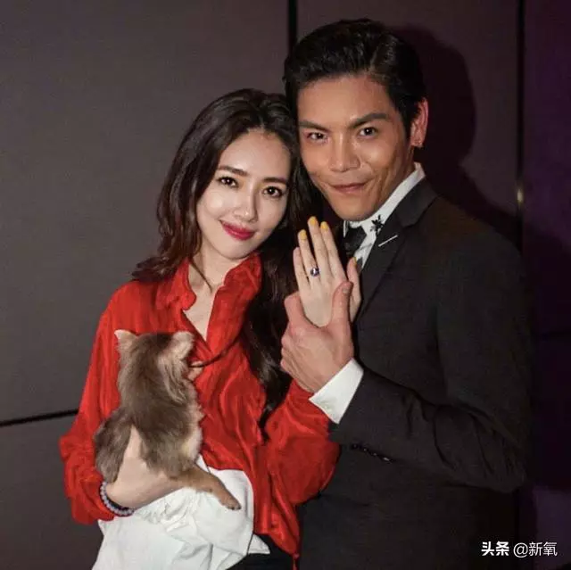 被向太拖進豪門的郭碧婷因800萬鑽戒被酸了?向佐回復甜炸了!