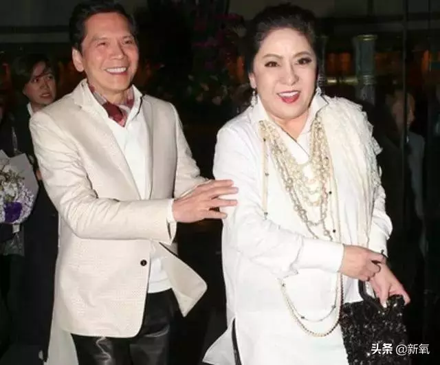 被向太拖進豪門的郭碧婷因800萬鑽戒被酸了?向佐回復甜炸了!