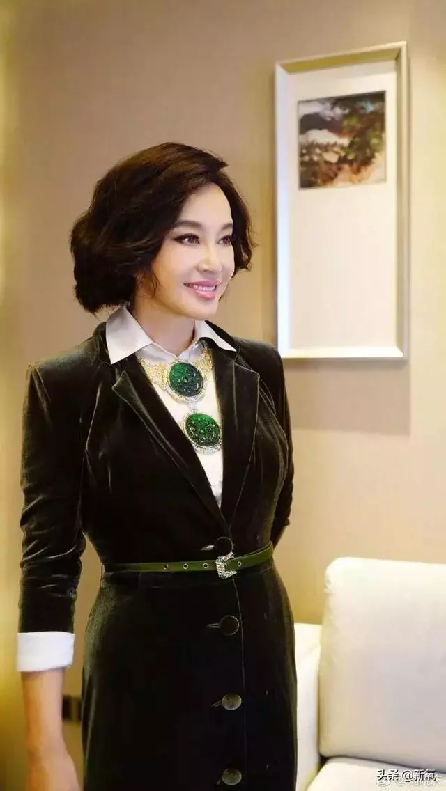 被向太拖進豪門的郭碧婷因800萬鑽戒被酸了?向佐回復甜炸了!