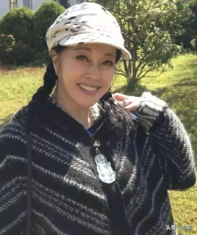 被向太拖進豪門的郭碧婷因800萬鑽戒被酸了?向佐回復甜炸了!