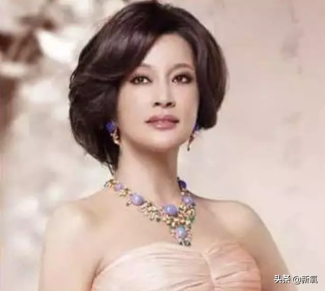 被向太拖進豪門的郭碧婷因800萬鑽戒被酸了?向佐回復甜炸了!