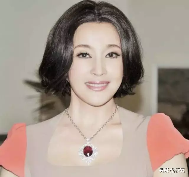 被向太拖進豪門的郭碧婷因800萬鑽戒被酸了?向佐回復甜炸了!