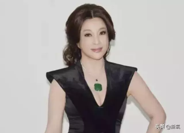 被向太拖進豪門的郭碧婷因800萬鑽戒被酸了?向佐回復甜炸了!