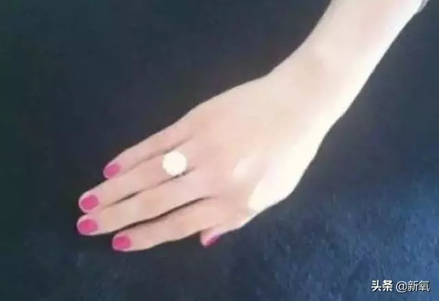 被向太拖進豪門的郭碧婷因800萬鑽戒被酸了?向佐回復甜炸了!