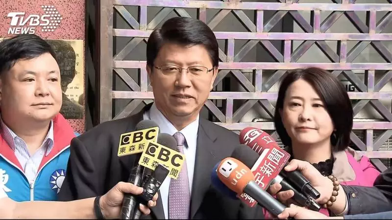 謝龍介按鈴告! 控扁保外就醫竟違法助選