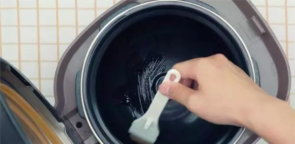 不用水不用鹽只用一味料,教你用電鍋做出最簡單最好味的鹽焗雞!