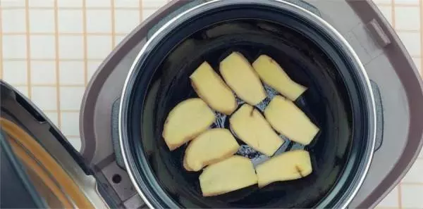 不用水不用鹽只用一味料,教你用電鍋做出最簡單最好味的鹽焗雞!