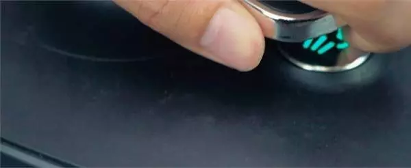 不用水不用鹽只用一味料,教你用電鍋做出最簡單最好味的鹽焗雞!