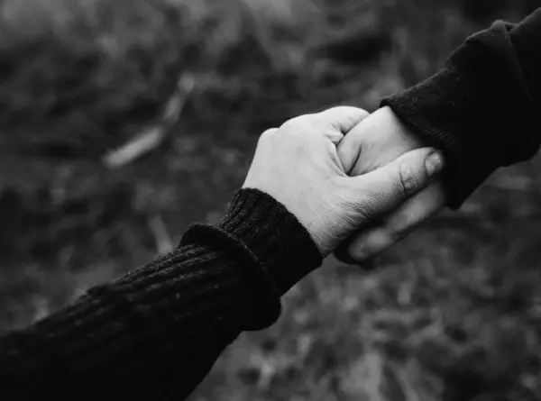 男人如果有3個舉動,不是不愛,而是「深深愛著妳」!尤其是最後一個!