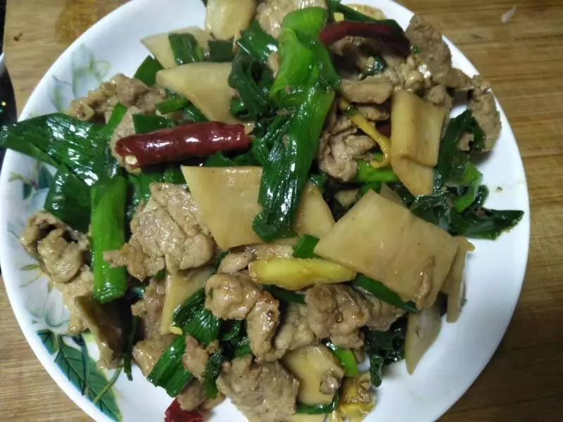 杏鮑菇炒肉時,多加「這一步」,炒出來香軟可口,很入味
