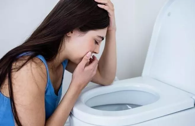 29歲男子,半夜胸痛,心梗去世,醫生直言:2個習慣害的!