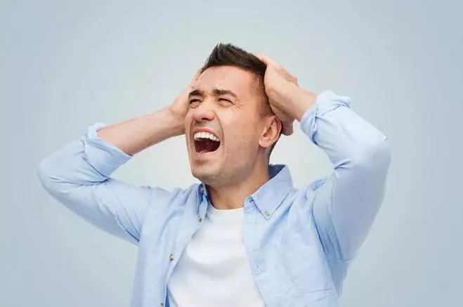 29歲男子,半夜胸痛,心梗去世,醫生直言:2個習慣害的!