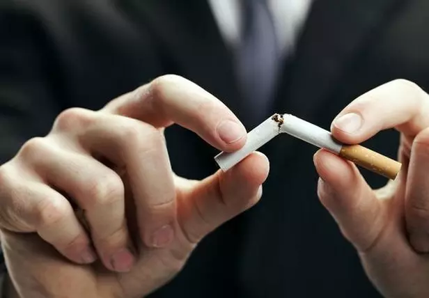 29歲男子,半夜胸痛,心梗去世,醫生直言:2個習慣害的!