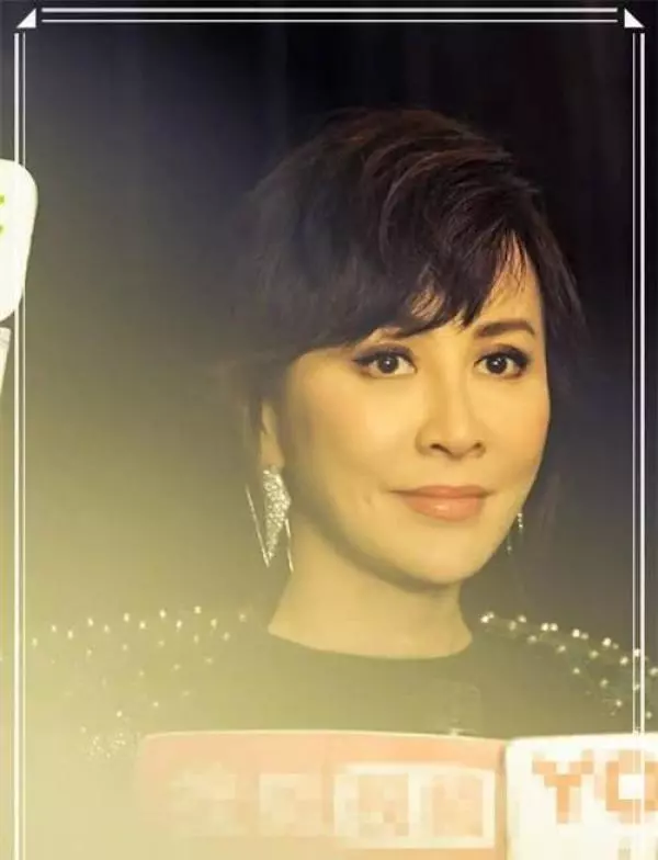 劉嘉玲是53歲,吳君如也是53歲,二人同台現身,差距讓人唏噓!