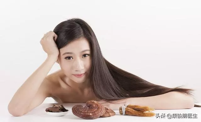 身上藏著"生髮穴",每天按1按,疏通經絡,按走白髮,生新髮