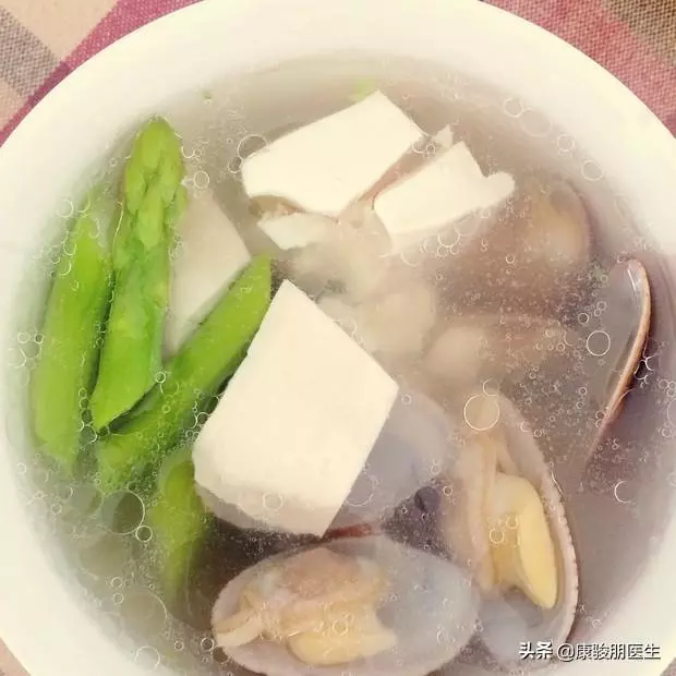 身上藏著"生髮穴",每天按1按,疏通經絡,按走白髮,生新髮