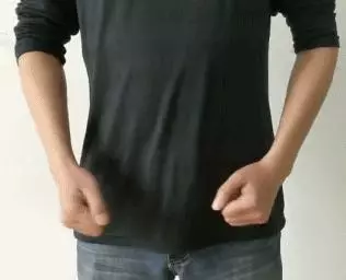 身上有1條溝,每天敲打5分鐘,能疏通脾經,瘦子或者胖子需要多拍