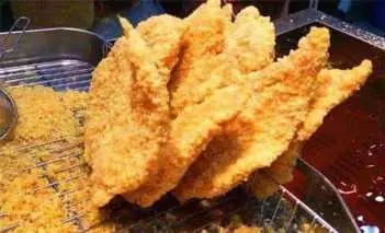 一份雞排十塊錢,還另送飲料,難道不會虧嗎?店家:賺得盆滿鍋滿