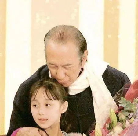 她比父親小78歲,生下來就是人生大贏家,不僅顏值高還是學霸!