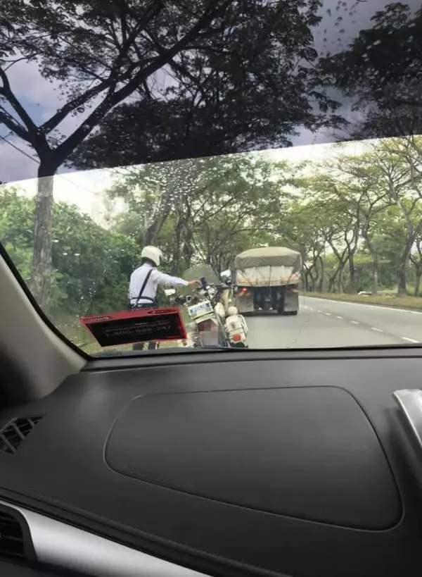 對不起,讓你沒咖啡喝!交警竟拿這爛理由當藉口? 網民看了都笑翻了!
