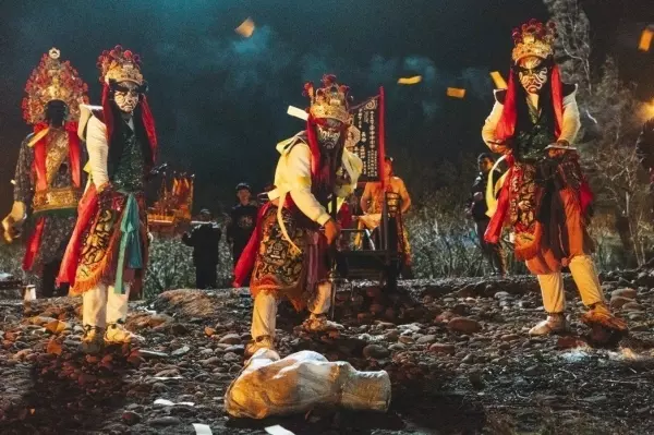 上吊煞氣重!彰化送肉粽「遭500網友直播」硬要湊熱鬧 專家「看到影片呆住」直言:引禍上身
