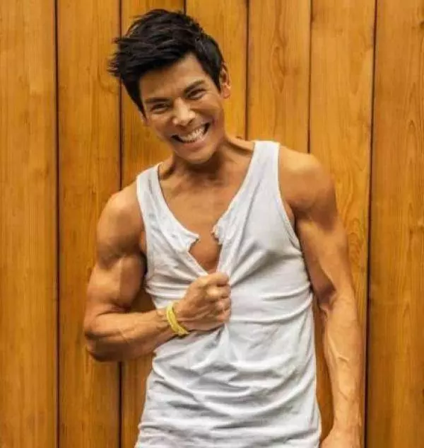 向佐弟弟叫向佑,向佐的爺爺居然叫向前,網友:以後郭碧婷孩子取名啥? 網友不妨提提議