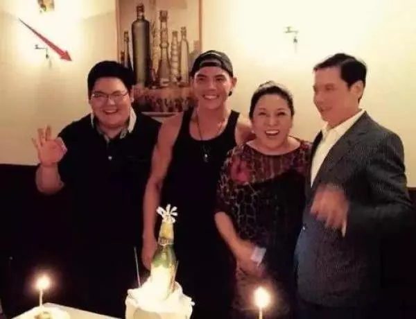 向佐弟弟叫向佑,向佐的爺爺居然叫向前,網友:以後郭碧婷孩子取名啥? 網友不妨提提議