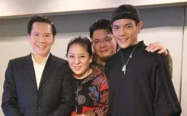 向佐弟弟叫向佑,向佐的爺爺居然叫向前,網友:以後郭碧婷孩子取名啥? 網友不妨提提議