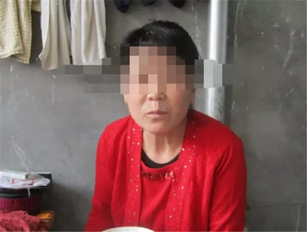 姐姐恨妹妹搶愛人二十年不往來,兒子結婚時才知妹妹二十年前就已過世!真相讓她懊悔不已!