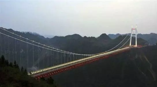 【真人真事】最大懸索橋上空,大白天驚現「鬼結婚」!開始還不信,看影片後嚇得毛骨悚然!
