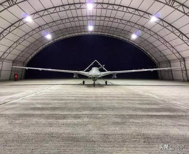 烏克蘭吃了定心丸,中亞強國送來數百件武器,自信可與俄一戰