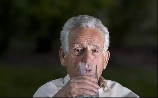 多喝水不如會喝水,清晨第一杯水要這樣喝才有益健康,現在知道還不晚