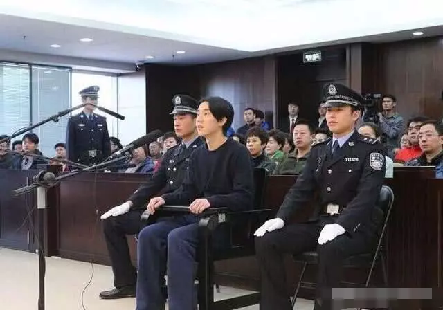 成龍兒子又出事!不爭氣的孩子,什麼時候才能讓65歲的老父親放心?