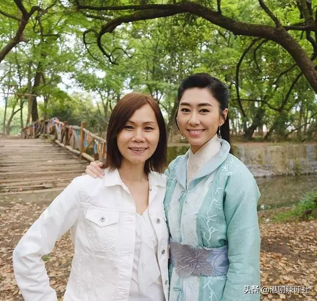 錯失馬國明單身至今,胡定欣賀父母結婚周年,疑惑自己是否能結婚