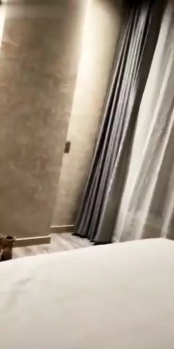 嬌嫩妻出差…拍片跟老公報備!網友看完卻直呼「細節有魔鬼」 大嘆:被綠了QQ