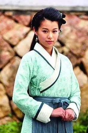 胡杏兒首曬懷二胎美照,四肢纖細孕肚明顯,與兒子相視一笑超級甜