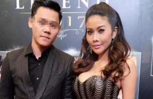 55歲大媽整容成美少女後,嫁給了21歲小夥,三年後,小夥崩潰了!