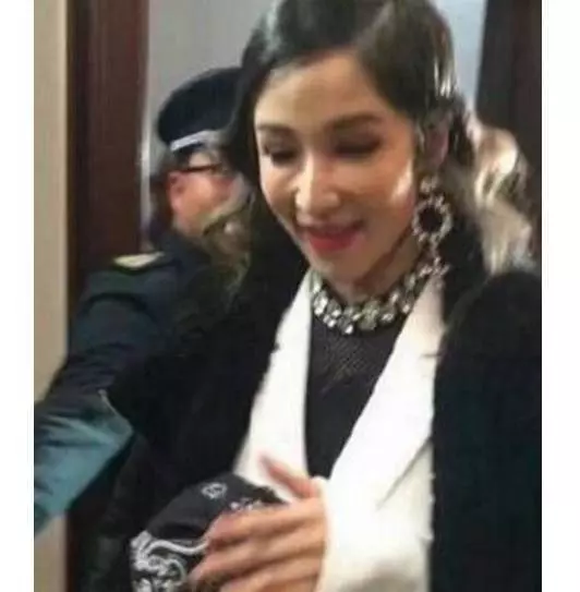 39歲天后蕭亞軒整容崩顏....! 如今面目全非不敢認 !!