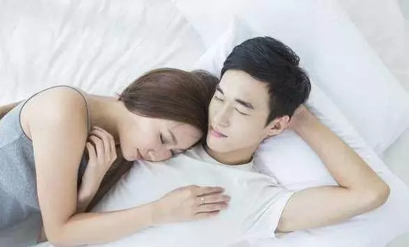男人夠愛你,半夜醒來會對你做過這五件事的男人,才是真的愛你入骨,裝不出來的!