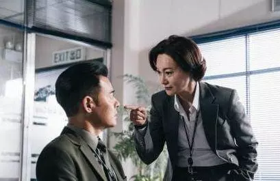 TVB巨製《鐵探》開播!袁偉豪一出場就被爆頭,堪稱2019最慘男主!