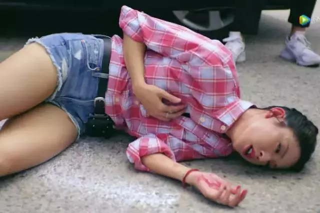 TVB巨製《鐵探》開播!袁偉豪一出場就被爆頭,堪稱2019最慘男主!
