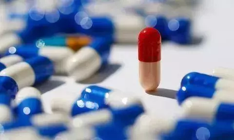 28歲小伙胃部被腐蝕!一個服藥小習慣害苦了他