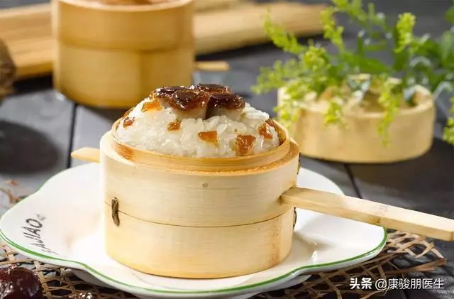 晚上失眠半夜總醒?老軍醫:按按肚上2個反射區,告別失眠睡得香