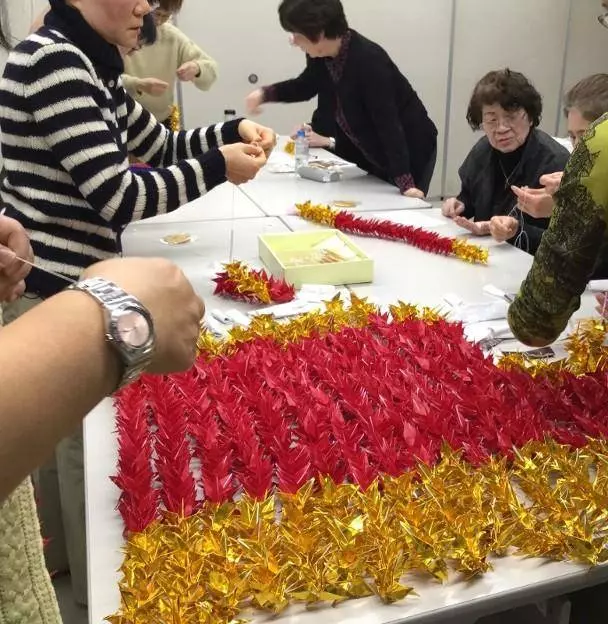 張國榮離世16年,歌迷製作千紙鶴悼念「哥哥」,但沒想到現奇跡出現了,網友:【哥哥有在看】