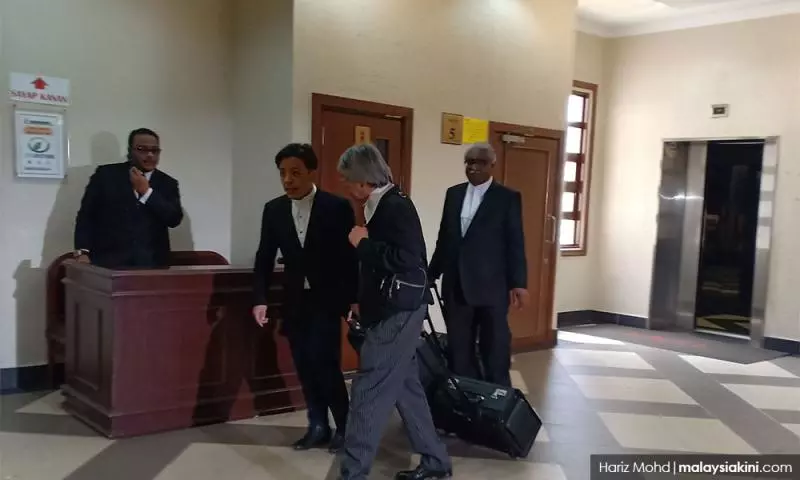 納吉律師一開庭就出「花樣」!慘遭總檢察長六字神回打臉!網民都沸騰了!