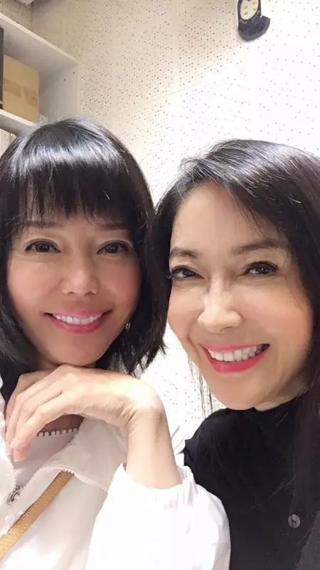 救子狂燒3千萬!狄鶯回春變了一個人,重返舞台!狄鶯穿深V短裙「大秀女神級美腿」
