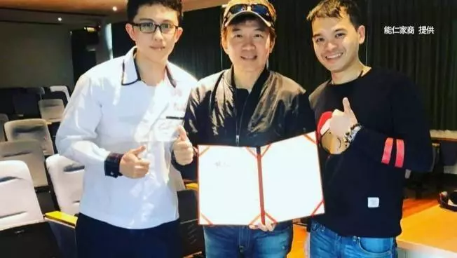 救子狂燒3千萬!狄鶯回春變了一個人,重返舞台!狄鶯穿深V短裙「大秀女神級美腿」